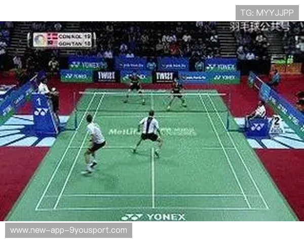 羽毛球前场扑球如闪电——掌控比赛的关键瞬间