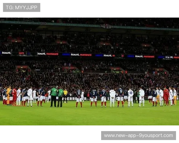 法国出局夜,铁血球迷高唱《马赛曲》,法国马赛曲视频 法国出局夜,铁血球迷高唱《马赛曲》,法国马赛曲视频